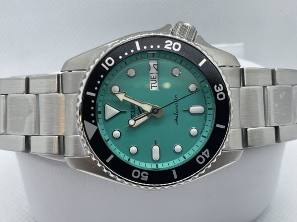 Seiko Automatic 5 Sport Vibrant Green Dial Stainless Steel Bracelet Unisex Watch (Model: SRPK33) - Image 4