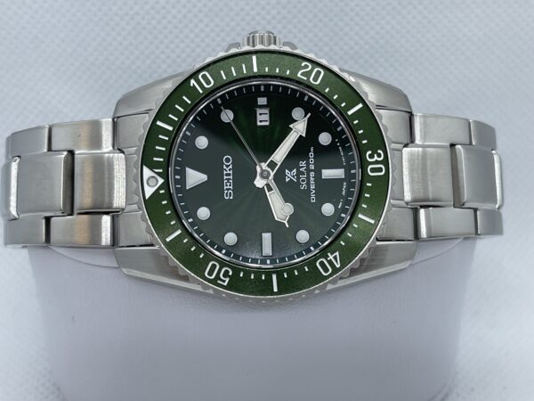 Seiko Prospex Solar Diver's Green Dial Stainless Steel Bracelet Men's Watch ( Model: SNE583) - Image 4