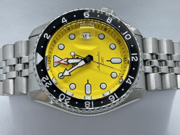 Seiko Automatic 5 Sports Stainless Steel Bracelet Yellow Dial Men's Watch (Model: SSK017) - Image 4