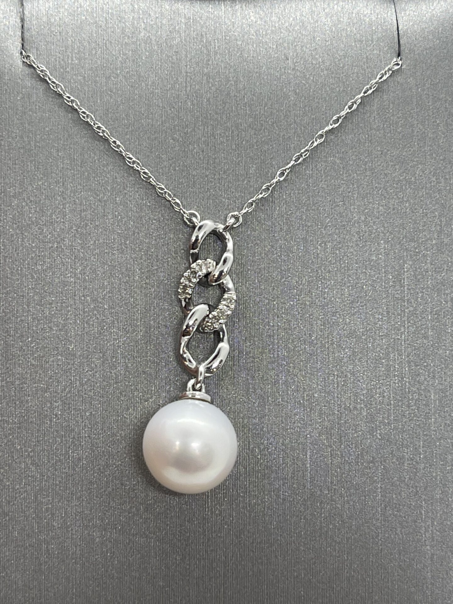 14K White Gold Pearl Diamond Necklace