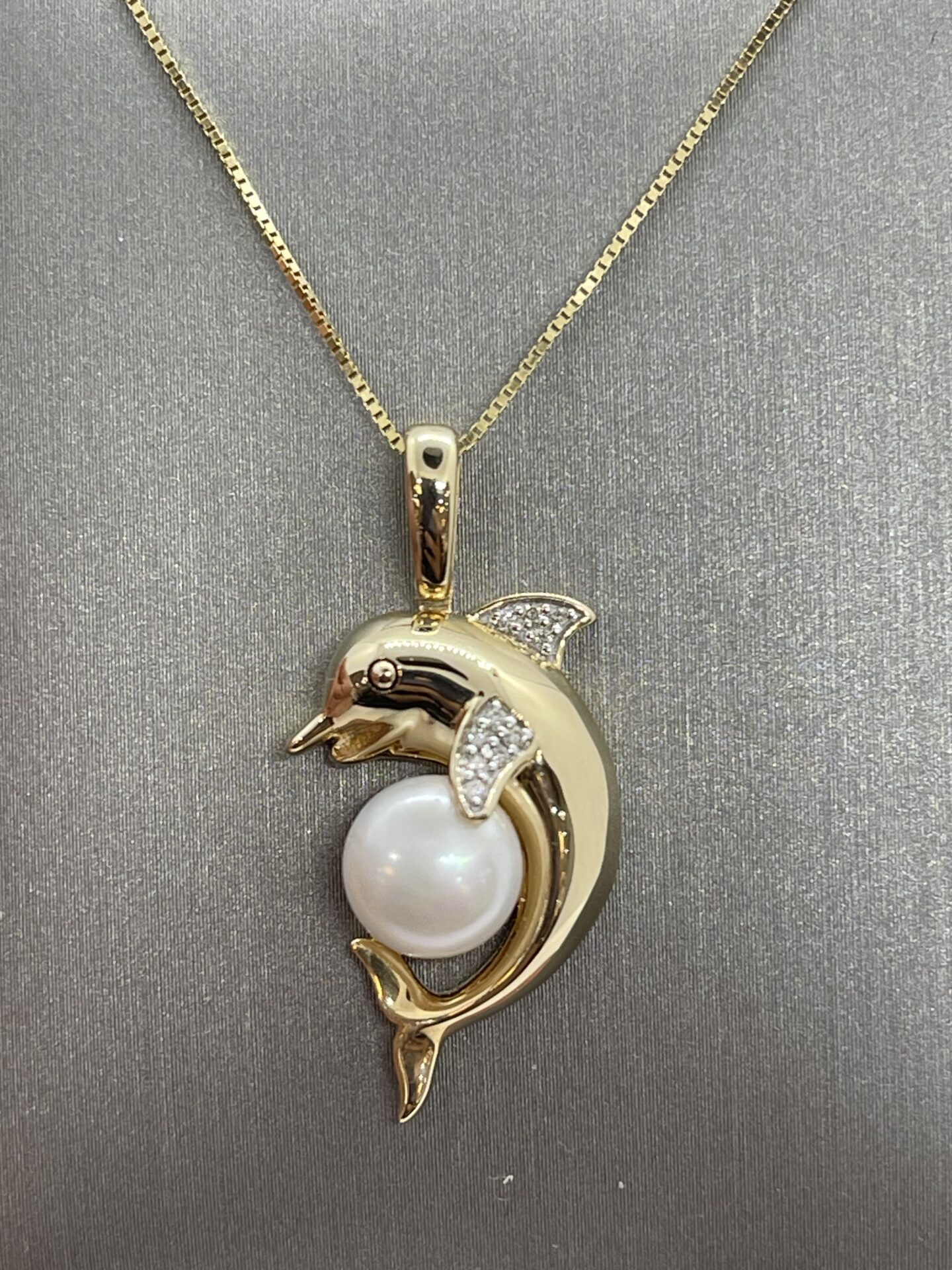 14K Yellow Gold Dolphin With Pearl Diamond Necklace