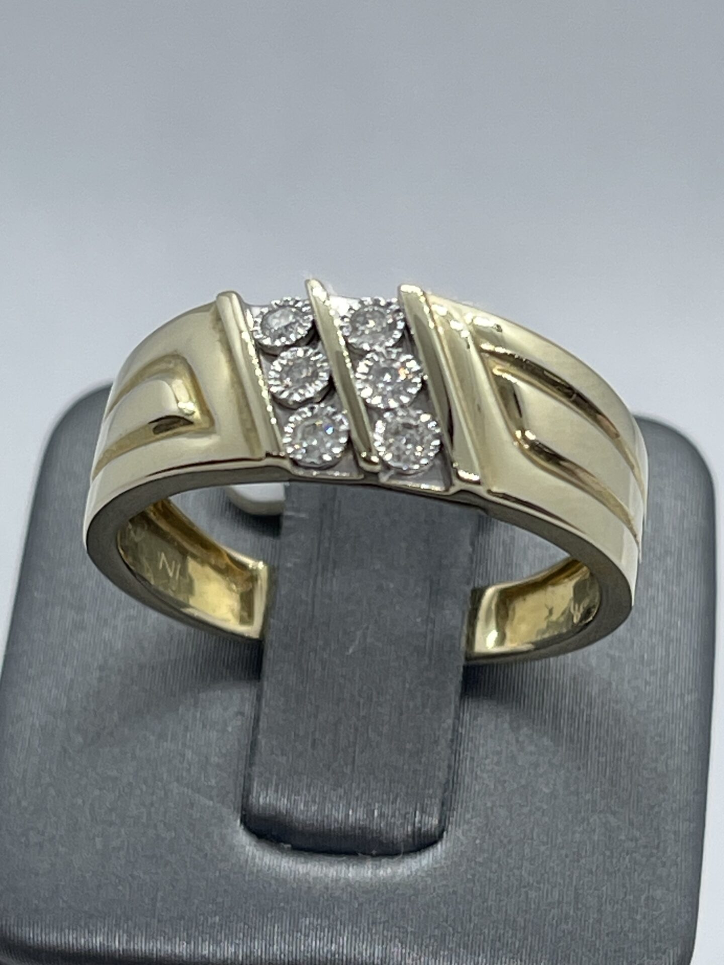 10K Yellow Gold Diamond 0.15Ctw Men's Band / Ring