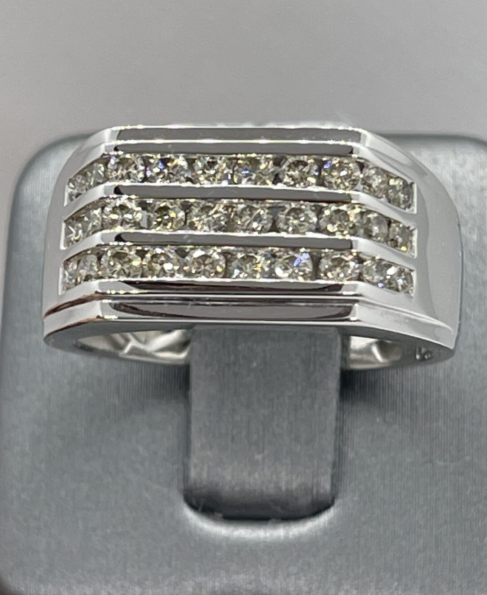 10K White Gold Diamond 1.00Ctw Round Cut Men's Ring