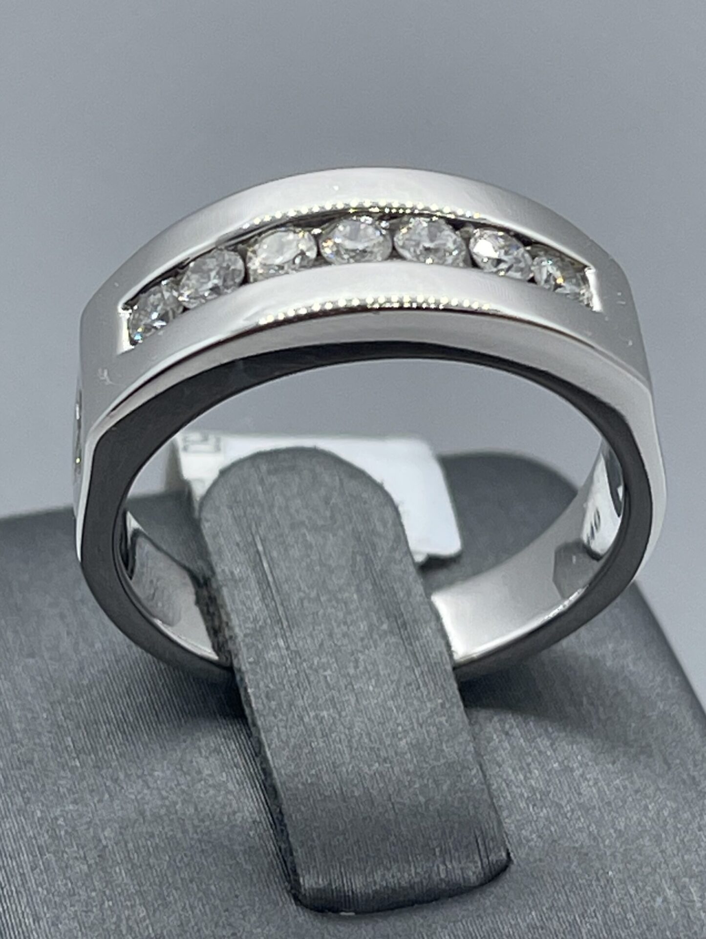 10K White Gold Diamond 0.62Ctw Round Cut Men's Ring