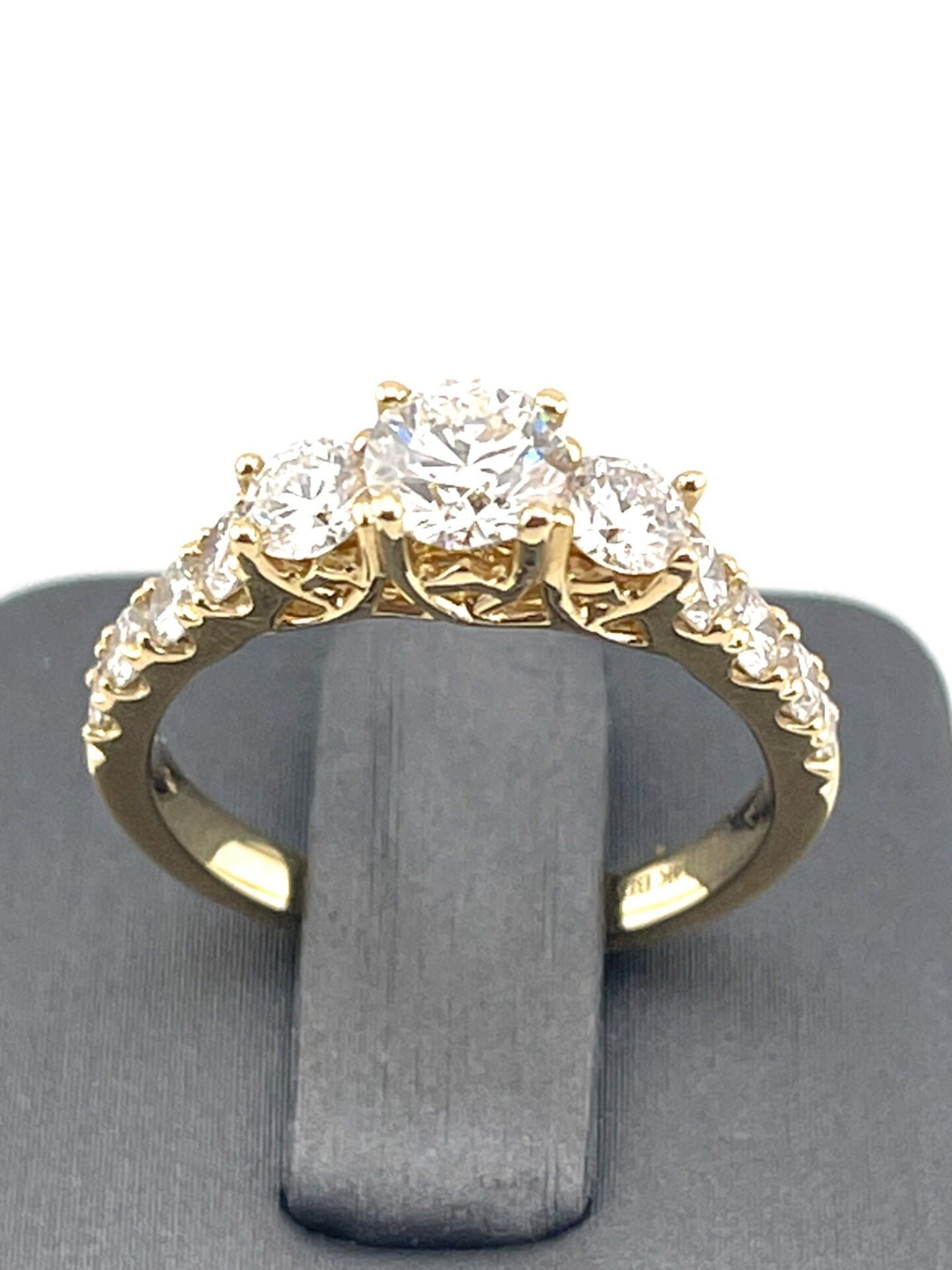 14K Yellow Gold LGD Diamond 1.50Ct Round Ladies Ring Center DIA 0.60Ct