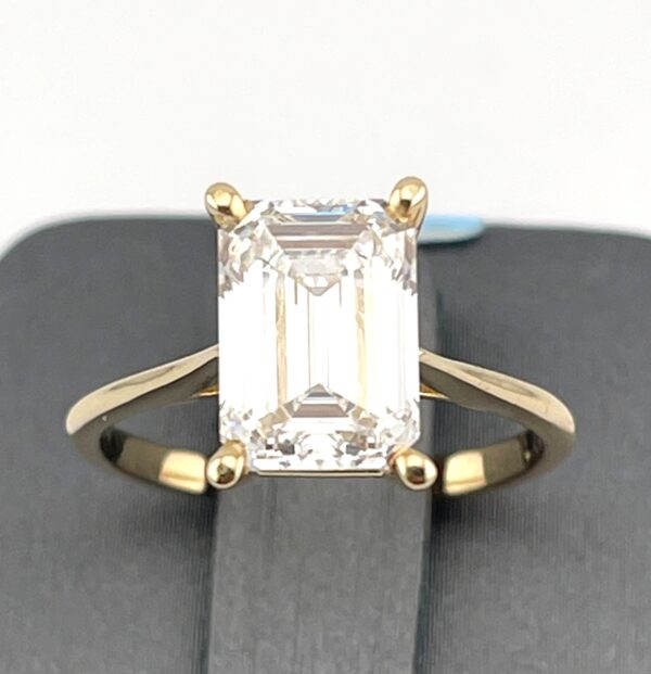 3.08Ctw VS1 E Diamond Emerald Cut Ladies Engagement Ring 14K Yellow Gold